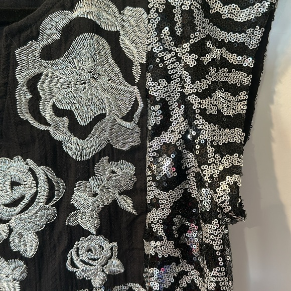 Savanna Jane Small Sequin and Embroidered Top Blouse. Black & Silver - Picture 3 of 5